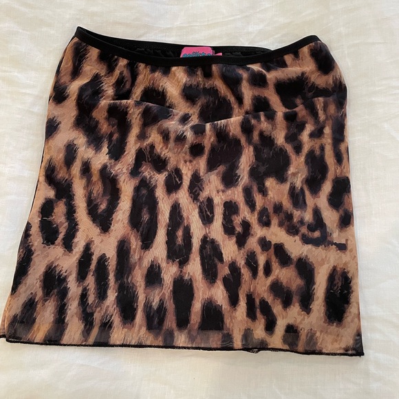 EDIKTED leopard print mini skirt - Picture 4 of 5